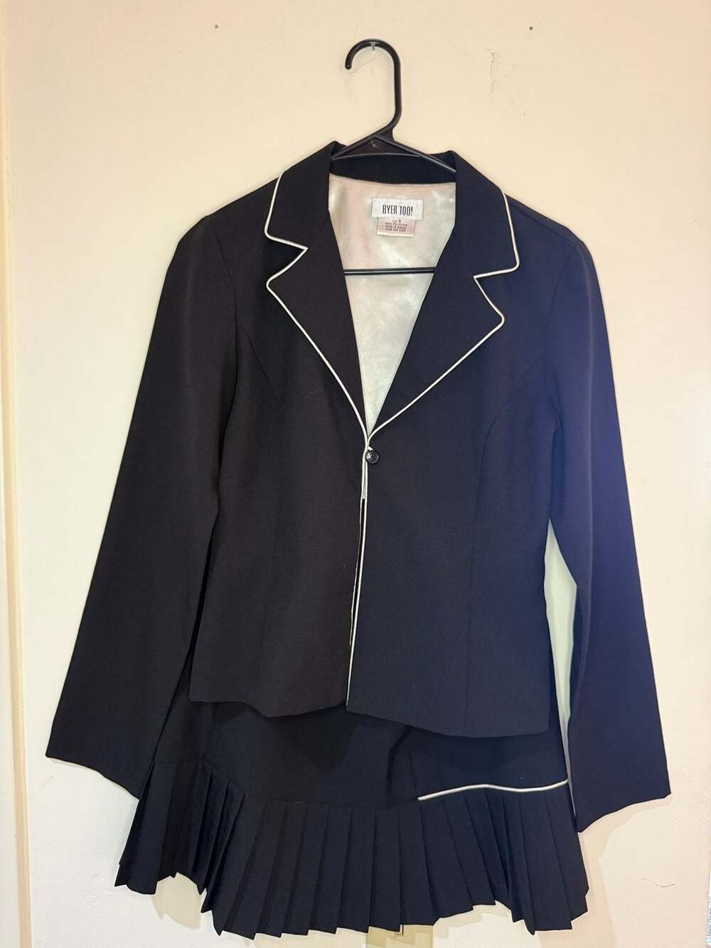 Vintage Y2K Byer Too Size 9 Black Skirt Suit White Piping Pleated Mini Blazer